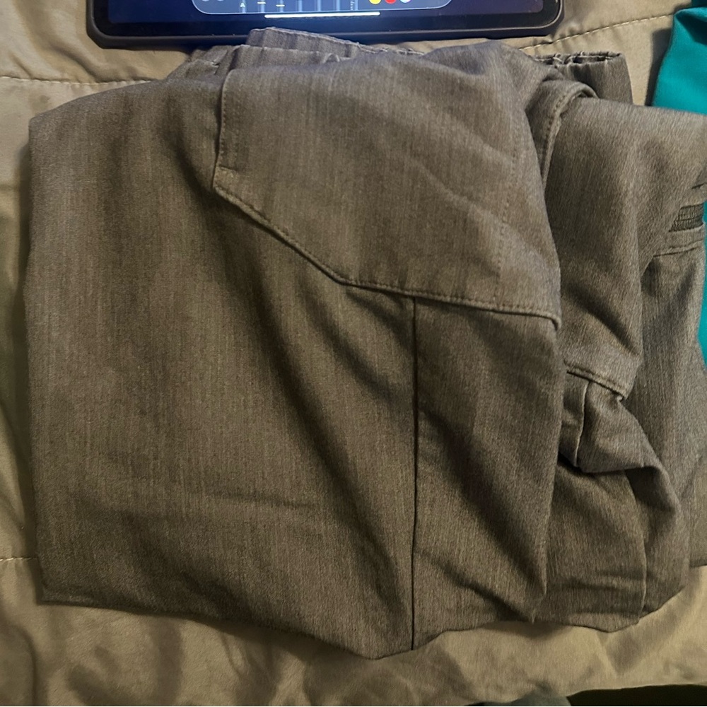 Size large men’s Fig’s joggers scrub bottoms